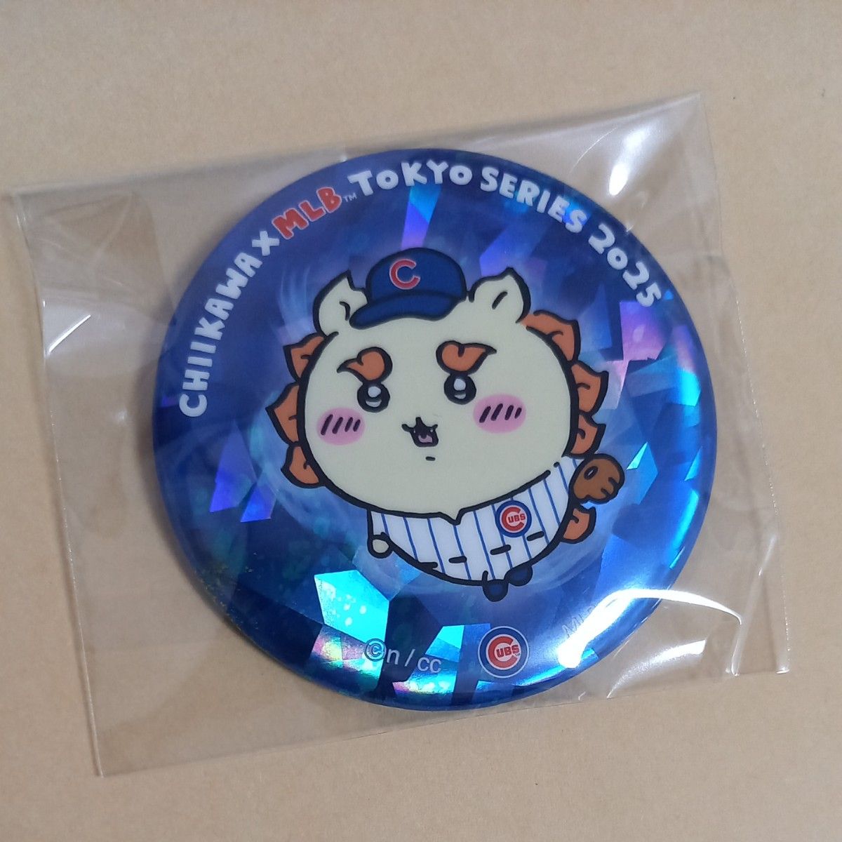シーサー MLB ホログラム缶バッジ 1点】ちいかわ カブス シーサー MLB ホログラム缶バッジ 1点】ちいかわ カブス