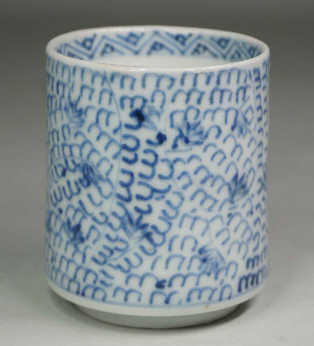 蕎麦猪口 古伊万里 微塵唐草文 覗き ぐい呑み 酒器 江戸期 無傷 蕎麦猪口 古伊万里 微塵唐草文 覗き ぐい呑み 酒器 江戸期 無傷