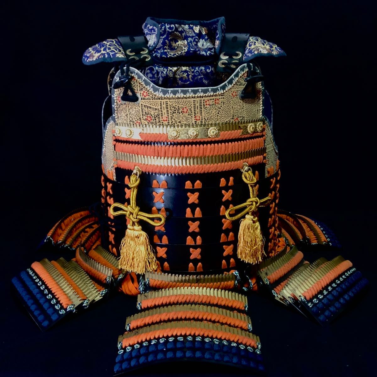 大人気新品をすべて 現代 甲冑等身大・着用】当世素掛朱糸威黒小札具足 丸武 模写 武具