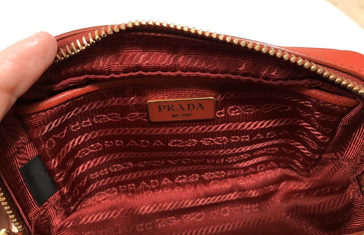 美品☆PRADA☆赤サフィアーノレザーショルダーバッグ 1NF674 ROSSO ミニバッグ ギフトボックス付 ポーチ ストラップ取り外し調節可 レッド_画像8