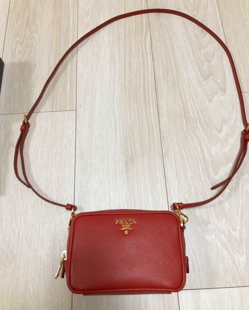 美品☆PRADA☆赤サフィアーノレザーショルダーバッグ 1NF674 ROSSO ミニバッグ ギフトボックス付 ポーチ ストラップ取り外し調節可 レッド_画像2