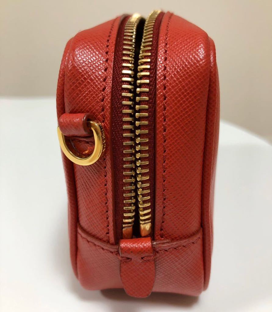 美品☆PRADA☆赤サフィアーノレザーショルダーバッグ 1NF674 ROSSO ミニバッグ ギフトボックス付 ポーチ ストラップ取り外し調節可 レッド_画像4