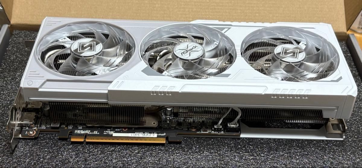 AMD Radeon RX 9070 XT Steel Legend 16GBRX9070XT SL 16G 新品 AMD Radeon RX 9070 XT Steel Legend 16GBRX9070XT SL 16G 新品