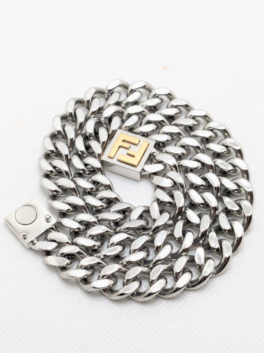 極美品 FENDI FFモチーフ カーブチェーンスクエアトップ 極美品 FENDI FFモチーフ カーブチェーンスクエアトップ