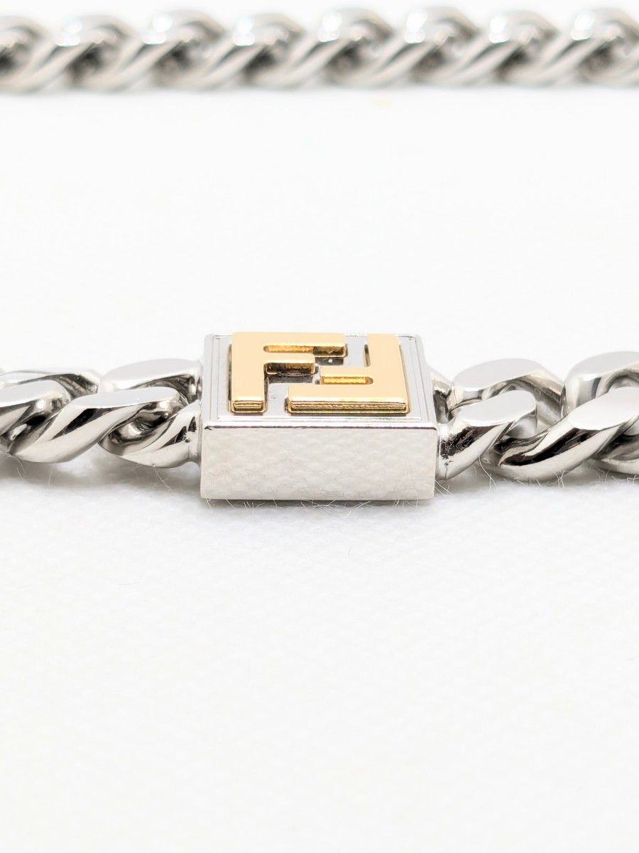 極美品 FENDI FFモチーフ カーブチェーンスクエアトップ 極美品 FENDI FFモチーフ カーブチェーンスクエアトップ