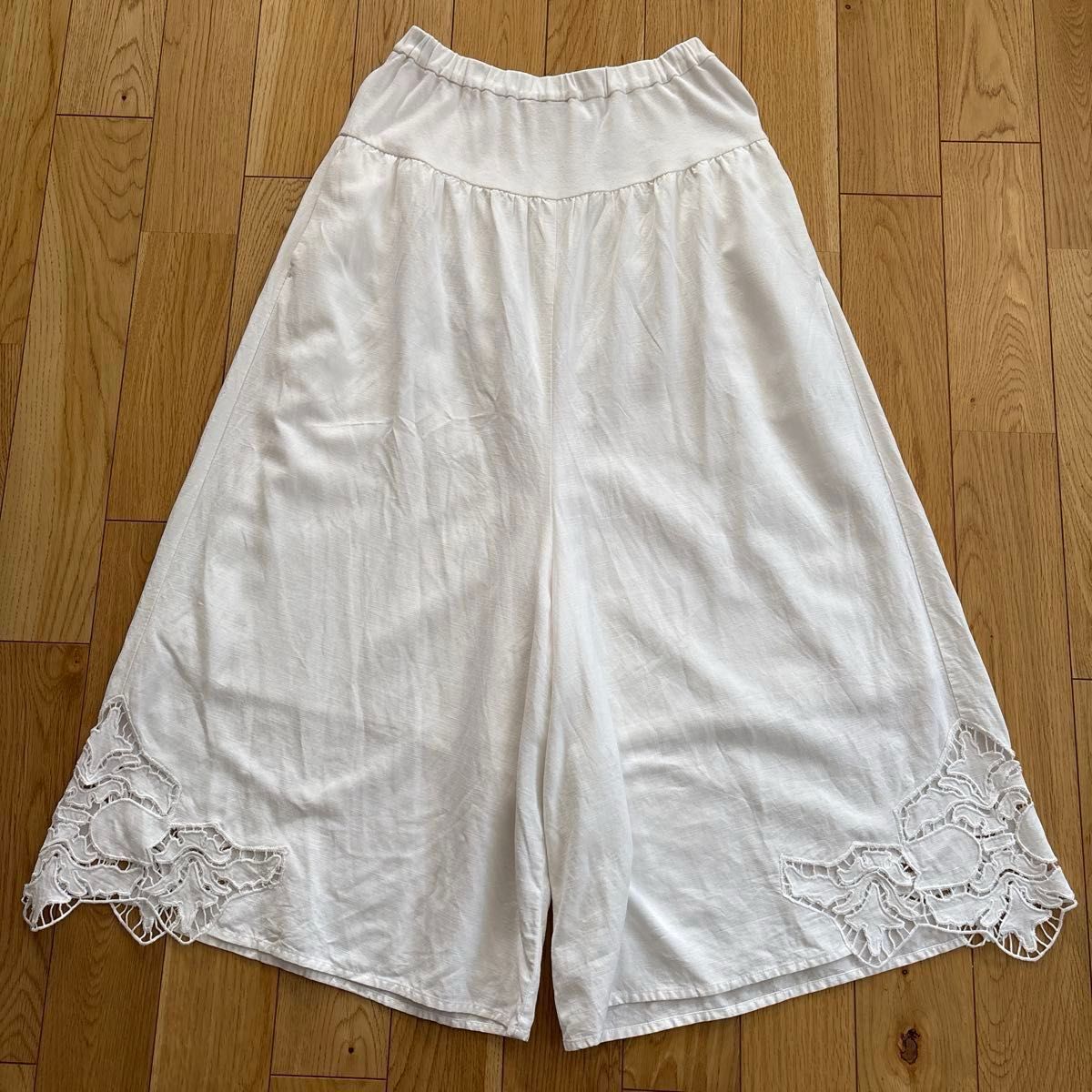 BEARDSLEY ビアズリー 裾カット刺繍パンツ ワイドパンツ 刺繍 BEARDSLEY ビアズリー 裾カット刺繍パンツ ワイドパンツ 刺繍