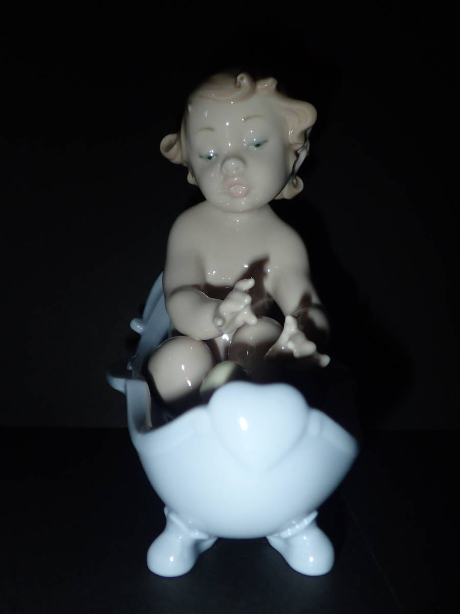 LLADRO リヤドロ 赤ちゃんが入浴 No.6872 置物 インテリア 陶器 高さ約14.3㎝ 浴槽 お風呂 アヒル 楽しいお風呂_画像5