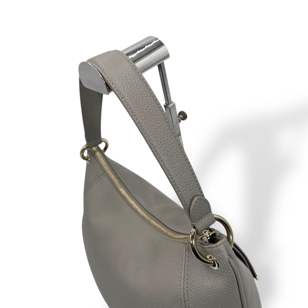 未使用級 FURLA フルラ ショルダーバッグ 2way ハーフムーン 未使用級 FURLA フルラ ショルダーバッグ 2way ハーフムーン