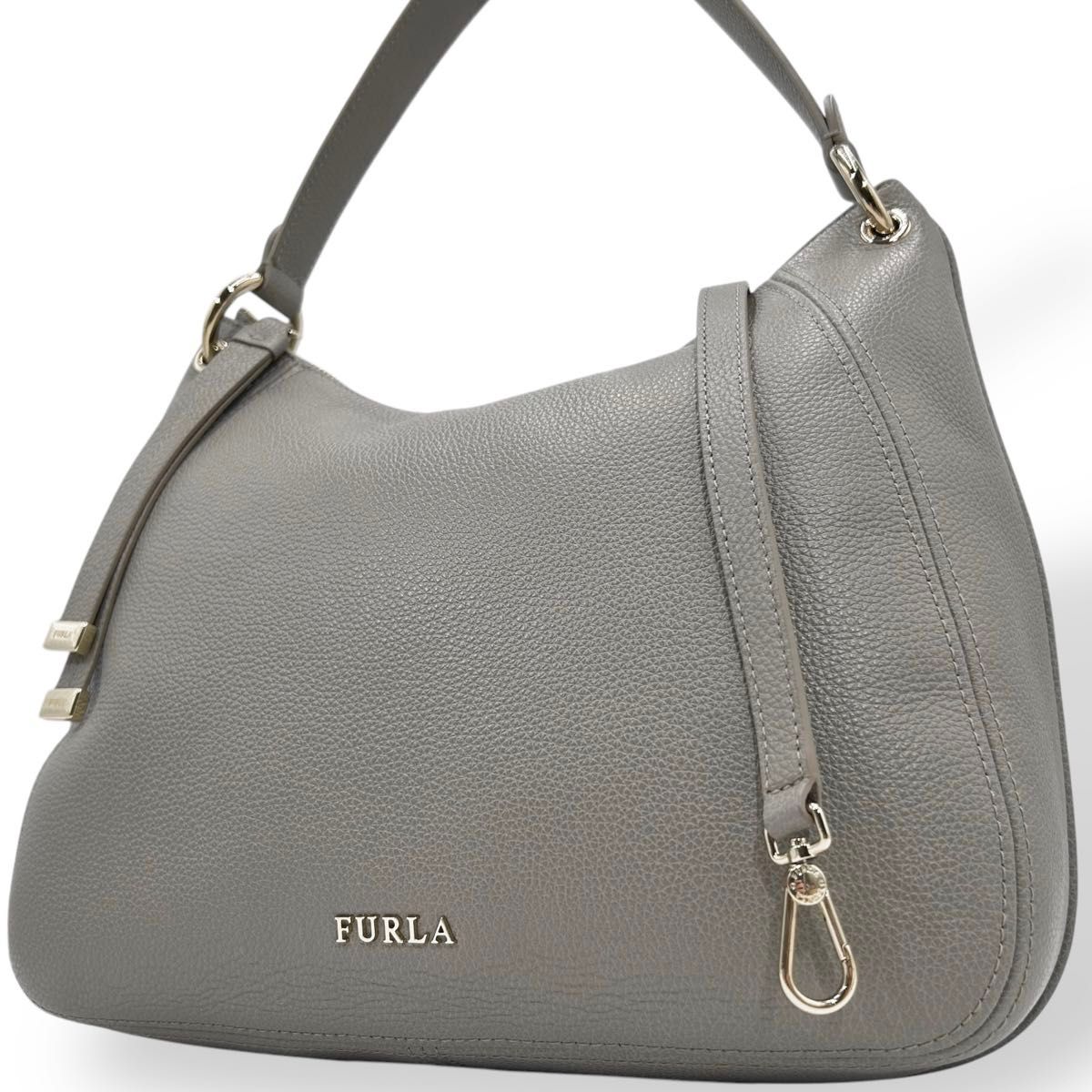未使用級 FURLA フルラ ショルダーバッグ 2way ハーフムーン 未使用級 FURLA フルラ ショルダーバッグ 2way ハーフムーン