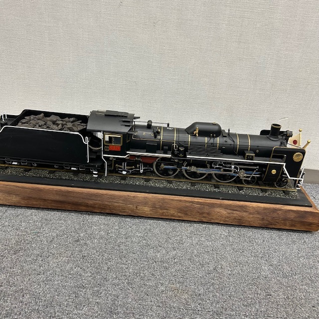 美品!昭和天皇 お召列車 菊の御紋 貴婦人 国鉄 蒸気機関車 C57 美品!昭和天皇 お召列車 菊の御紋 貴婦人 国鉄 蒸気機関車 C57