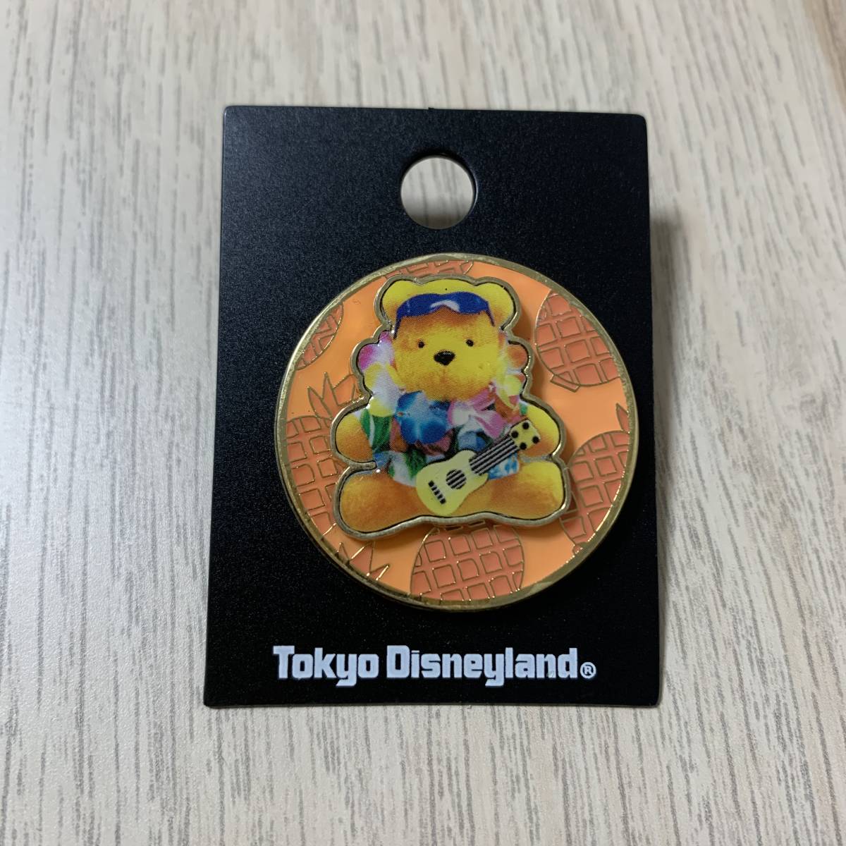 Tokyo Disney Land aro is Pooh pineapple move pin badge * unused 