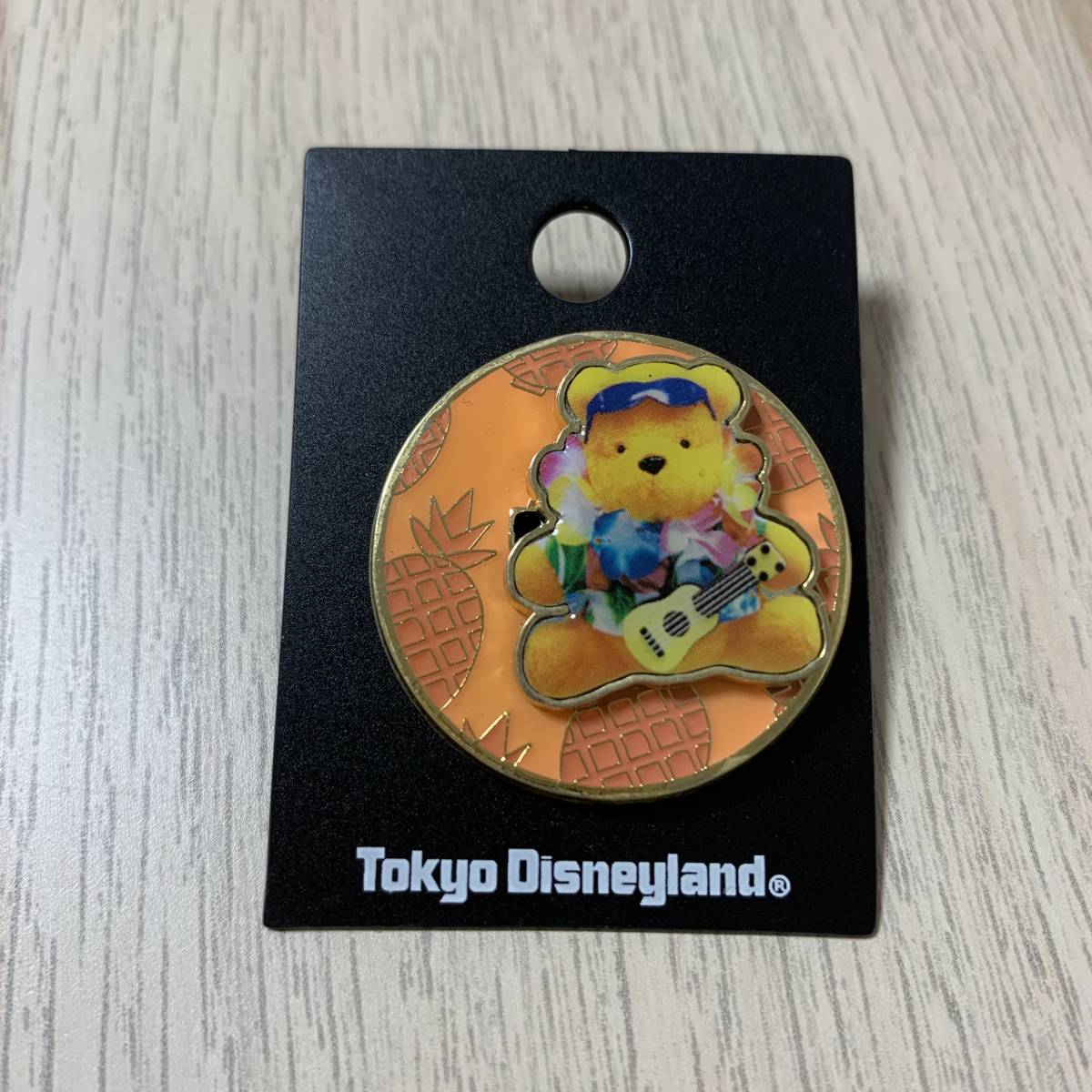  Tokyo Disney Land aro is Pooh pineapple move pin badge * unused 