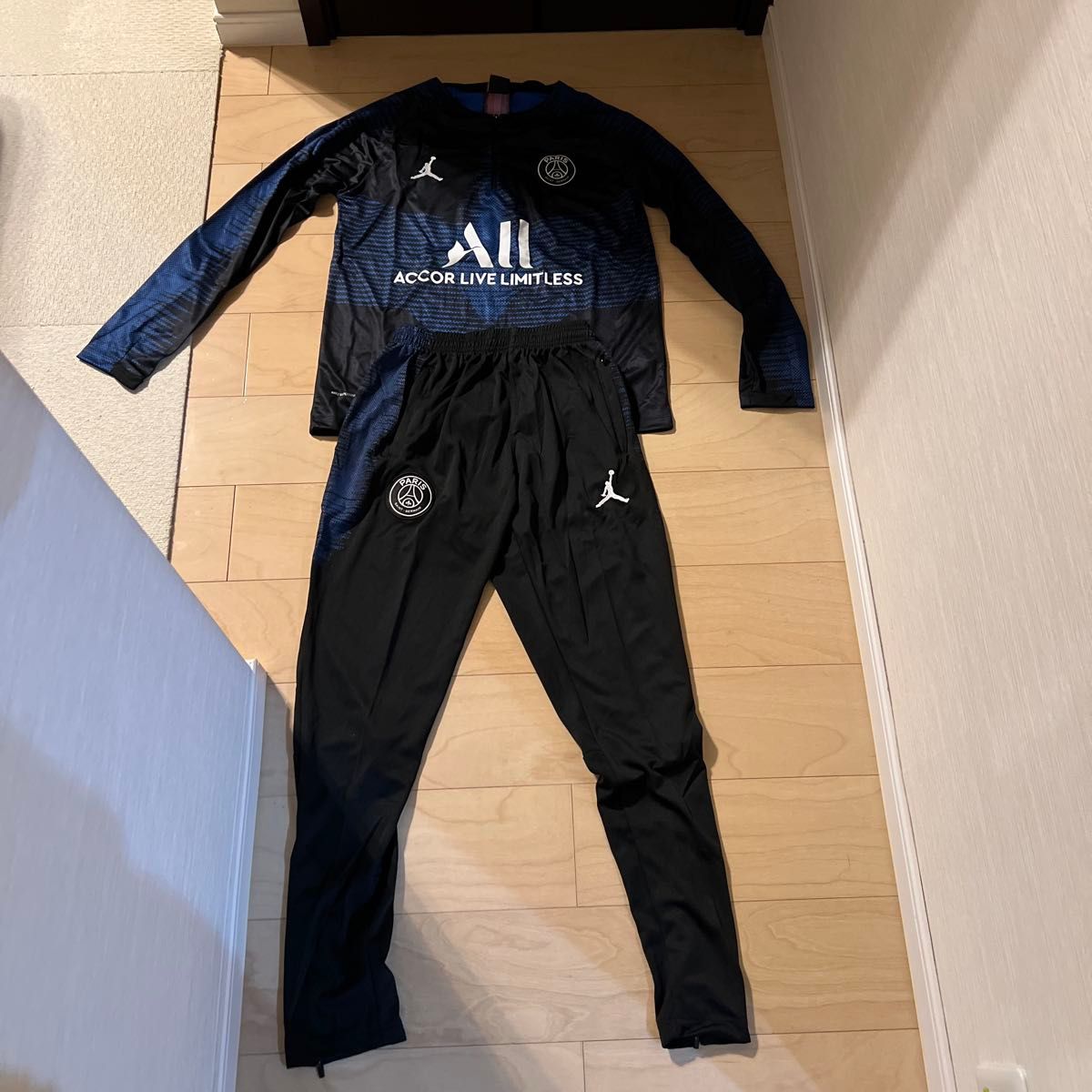 18-19 PSG パリサンジェルマン トレーニングウェア 上下セット値下げ⭕️ PSG パリ・サンジェルマン トレーニングジャージ 上下セット
