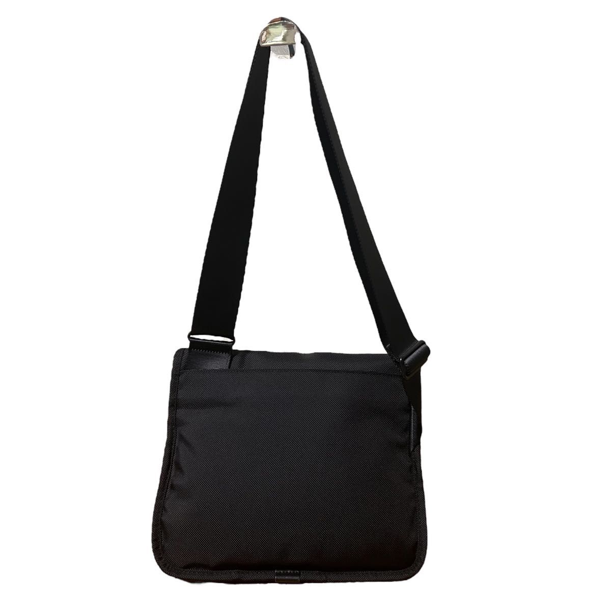 美品 トゥミ TUMI ショルダーバッグ 斜め掛け クロスボディ 美品 トゥミ TUMI ショルダーバッグ 斜め掛け クロスボディ
