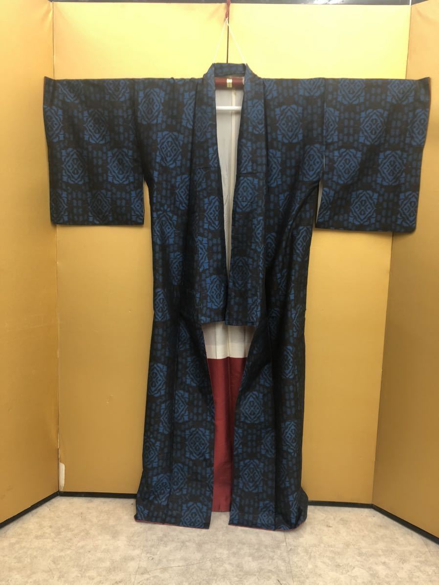 ヤフオク 大島紬 羽織 着物 2点セット 幾何学柄 総柄 正絹 ヤフオク 大島紬 羽織 着物 2点セット 幾何学柄 総柄 正絹