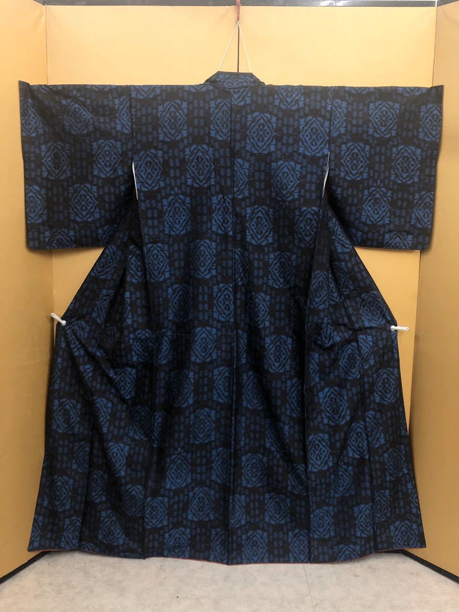 ヤフオク 大島紬 羽織 着物 2点セット 幾何学柄 総柄 正絹 ヤフオク 大島紬 羽織 着物 2点セット 幾何学柄 総柄 正絹