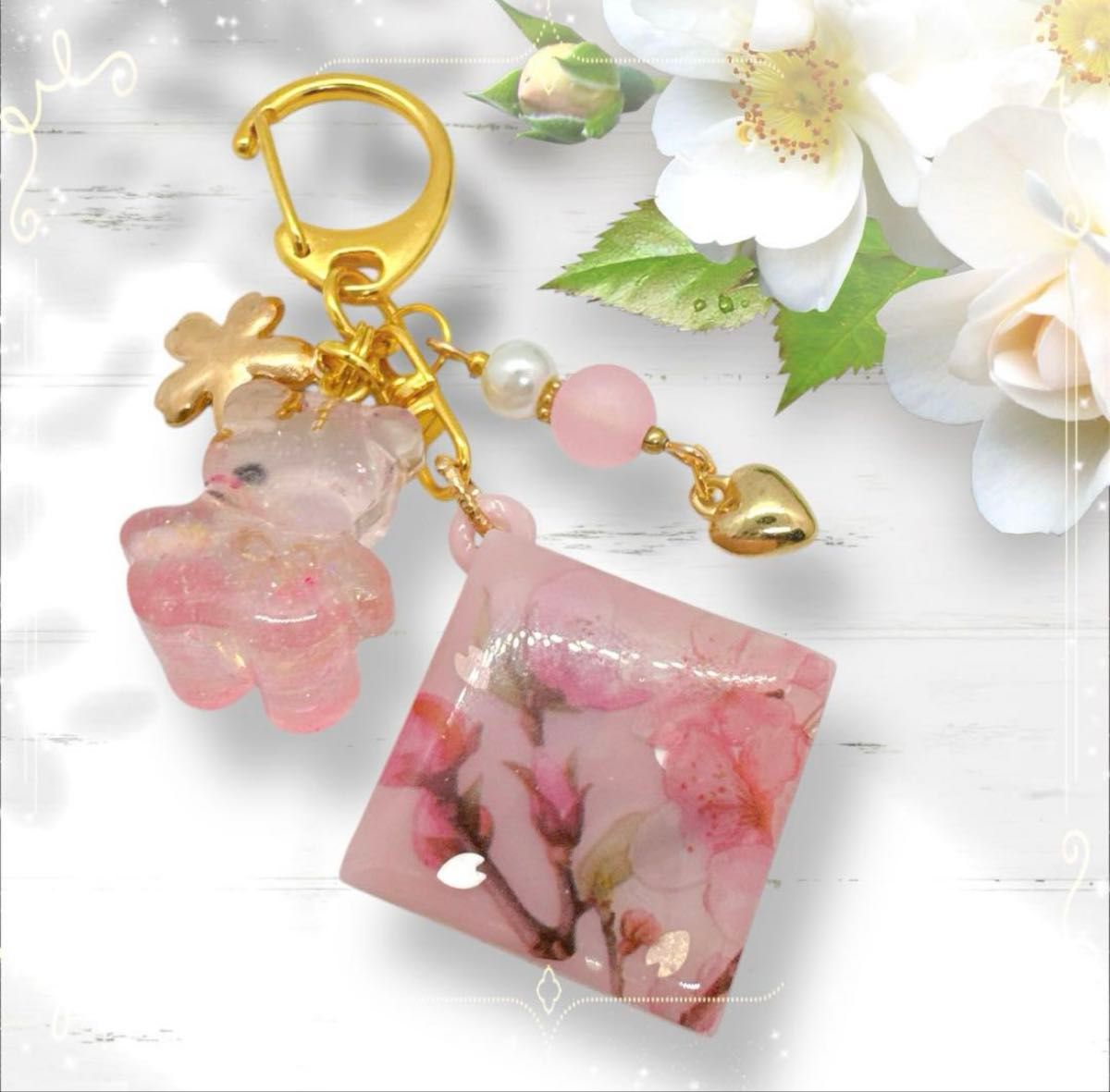 専用ページ レジンキーホルダー 春の桜くまちゃんキーホルダー 3点 くまちゃんの桜チョコボックス レジンキーホルダー シャカシャカ