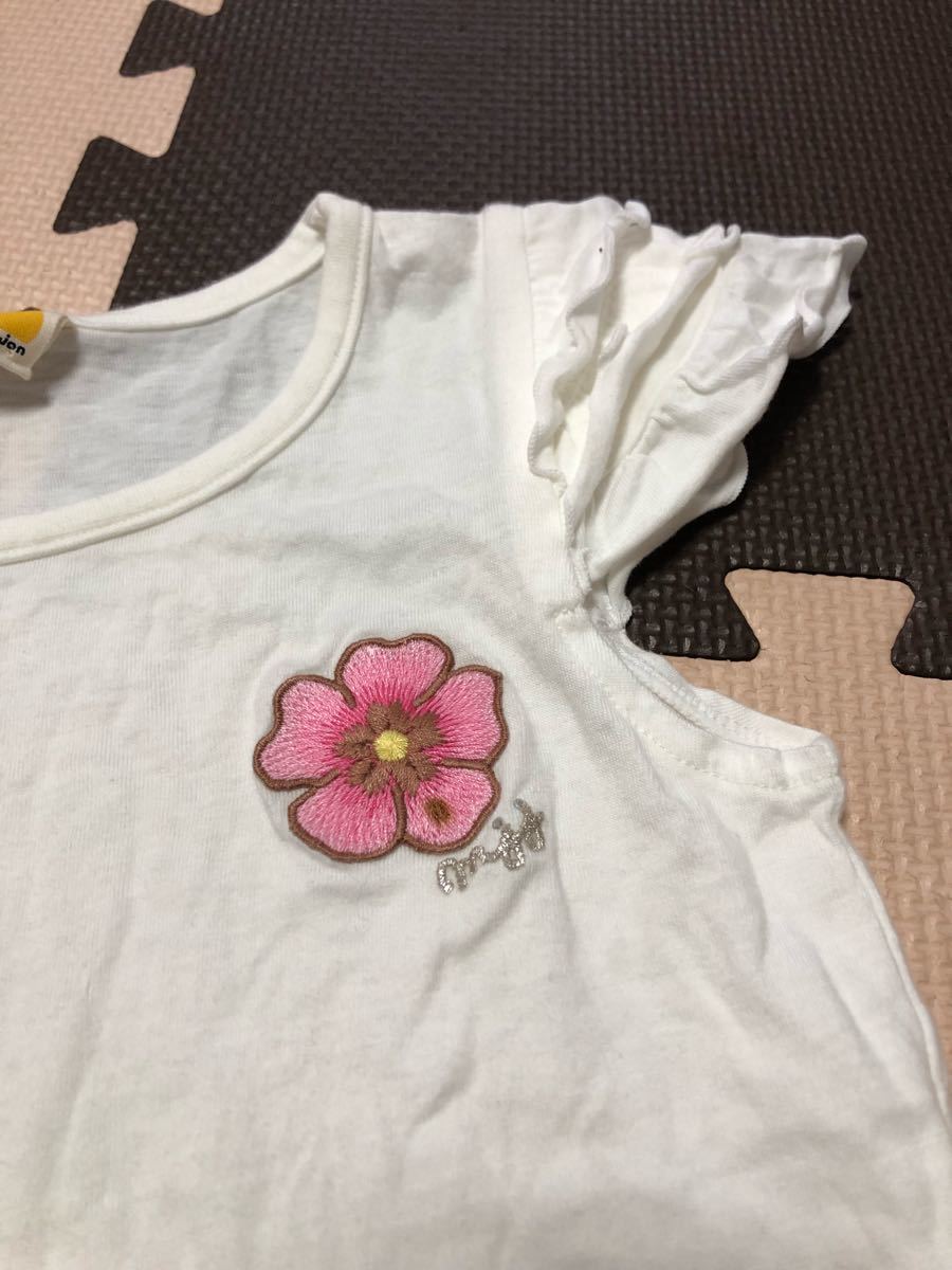 Moujonjon ムージョンジョン／半袖Tシャツ、袖フリフリ／白、花の刺繍ワッペンが可愛い／サイズ120_画像2