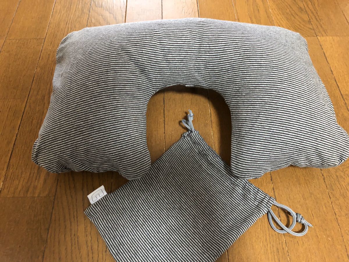 [LE] Muji Ryohin mobile travel neck pillow airplane . railroad. movement . precisely. compact size!