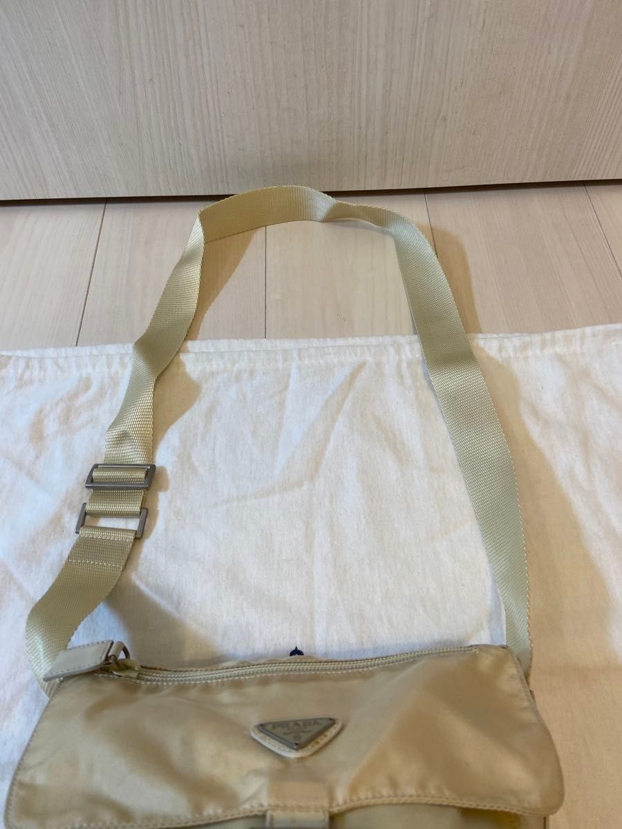 PRADA ショルダーバッグ ナイロン 三角ロゴプレート レザー PRADA ショルダーバッグ ナイロン 三角ロゴプレート レザー