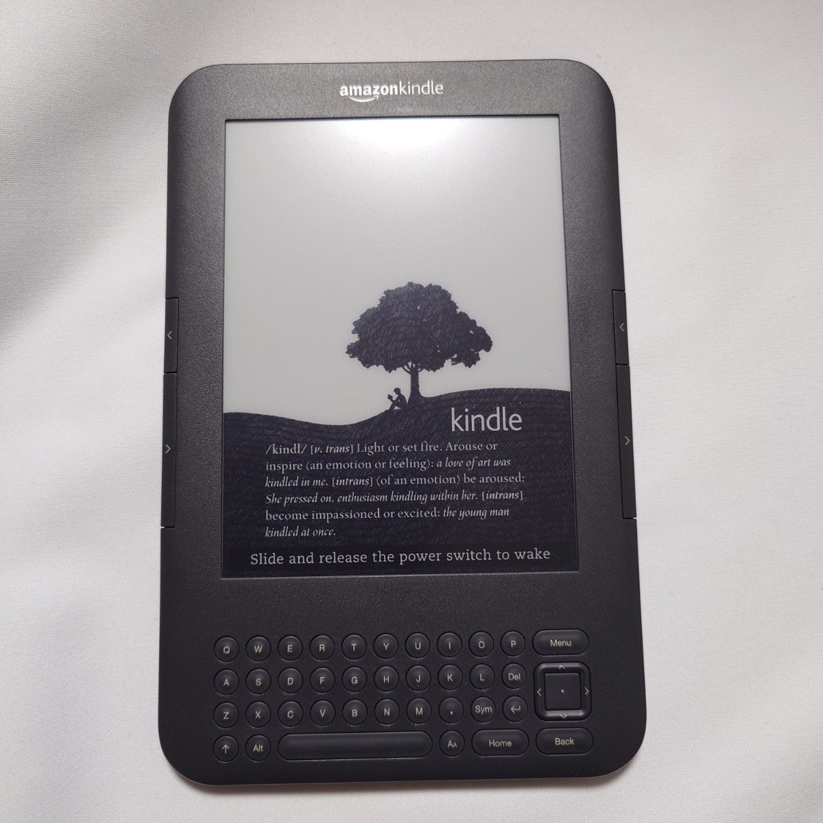 Amazon Kindle 3 本体+カバー キーボード付き電子書籍リーダー Amazon Kindle 3 本体+カバー キーボード付き電子書籍リーダー