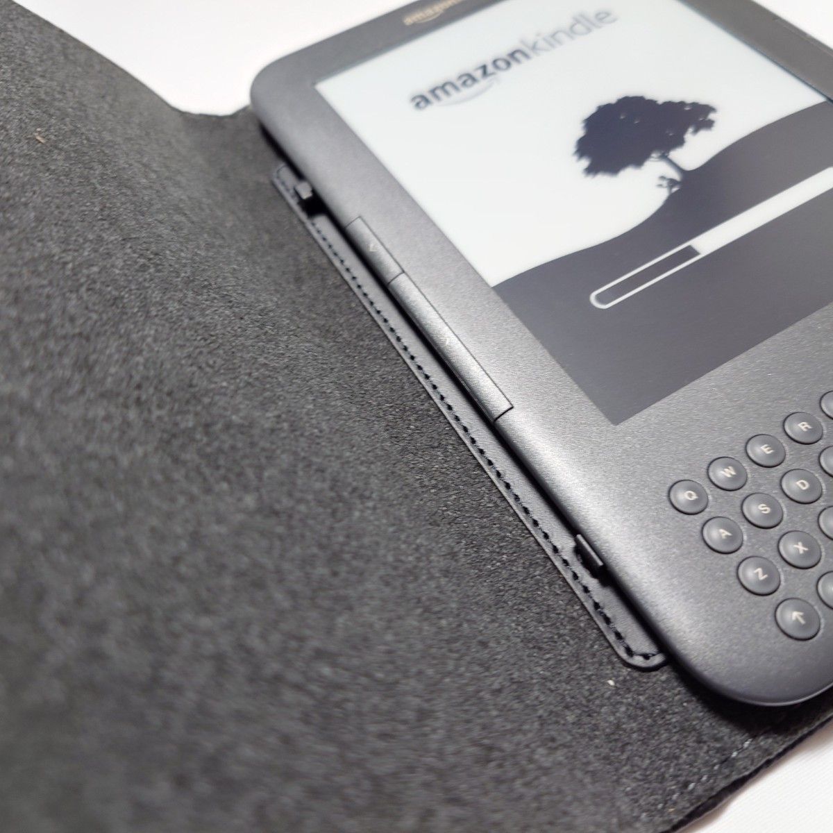 Amazon Kindle 3 本体+カバー キーボード付き電子書籍リーダー Amazon Kindle 3 本体+カバー キーボード付き電子書籍リーダー