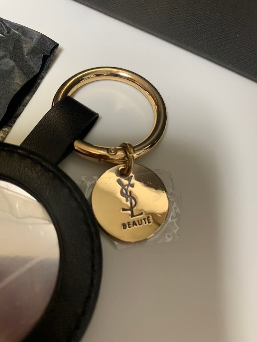 新品 イヴサンローラン YSL ノベルティ キーリング手鏡/化粧 新品 イヴサンローラン YSL ノベルティ キーリング手鏡/化粧