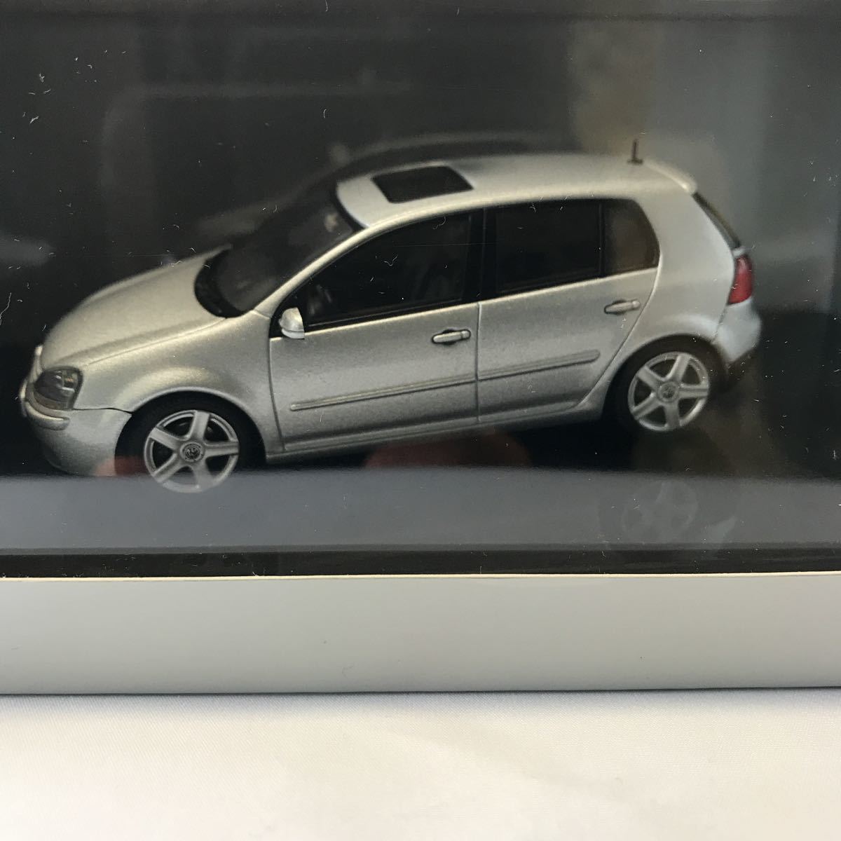 フォルクスワーゲン ディーラー特注 AUTOart 1/43 Volkswagen golf Ⅴ