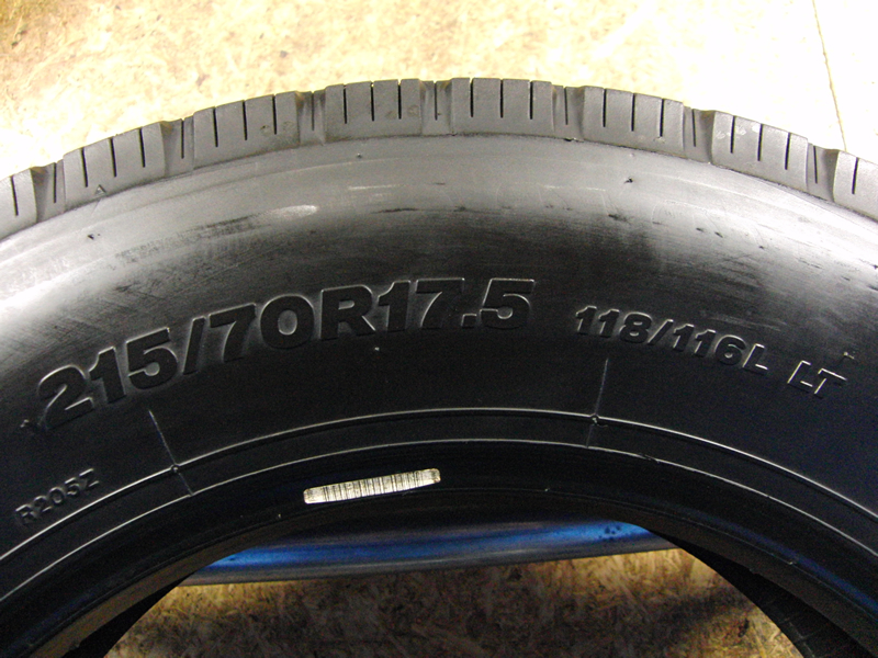 BRIDGESTONE DURAVIS R205 215/70R17.5 118/116L LT 2015年 残溝 6.5mm 6.6mm 溝有 2本 サマー夏タイヤ トラックダンプ用 ブリヂストン A_画像8