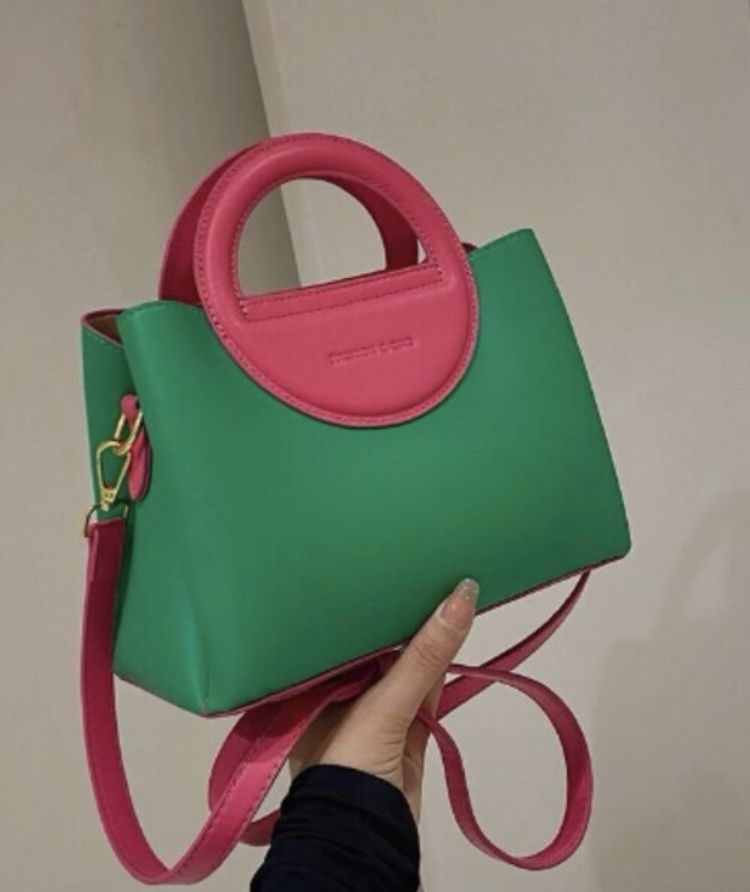 PRADA(プラダ)の「Prada - ロゴ ショルダーバッグ - women PRADA(プラダ)の「Prada - ロゴ ショルダーバッグ - women