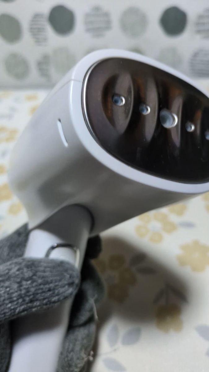 ホワイト衣類スチーマー
