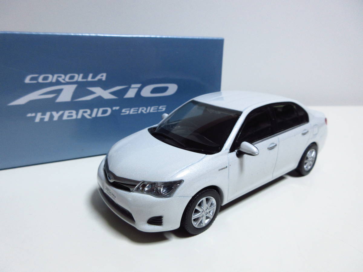 1/30 トヨタ カローラアクシオ ハイブリッド　AXIO 非売品 カラーサンプル ミニカー　ホワイトパールクリスタルシャイン 乗用車