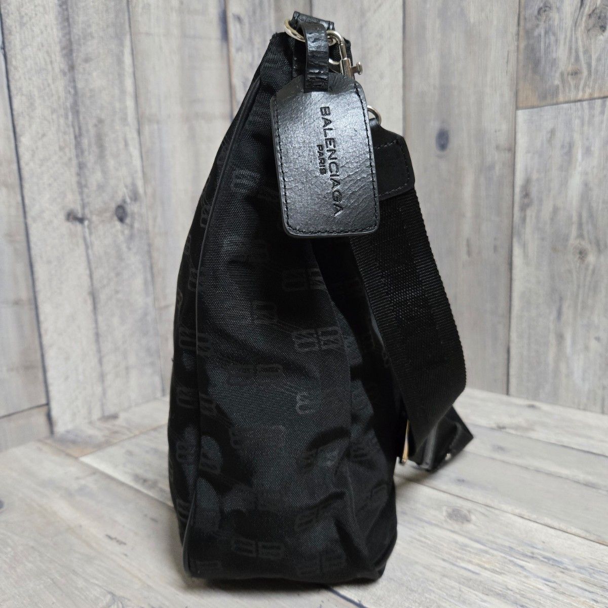 BALENCIAGA バレンシアガ ショルダーバッグ ブラック 大きめ BALENCIAGA バレンシアガ ショルダーバッグ ブラック 大きめ