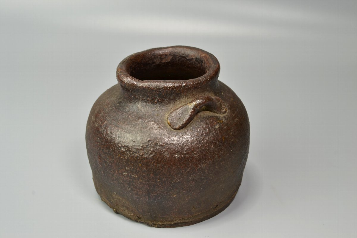 [ old Echizen ear attaching one-side . small "hu" pot . tooth black . peach mountain ~ Edo era the first period ]