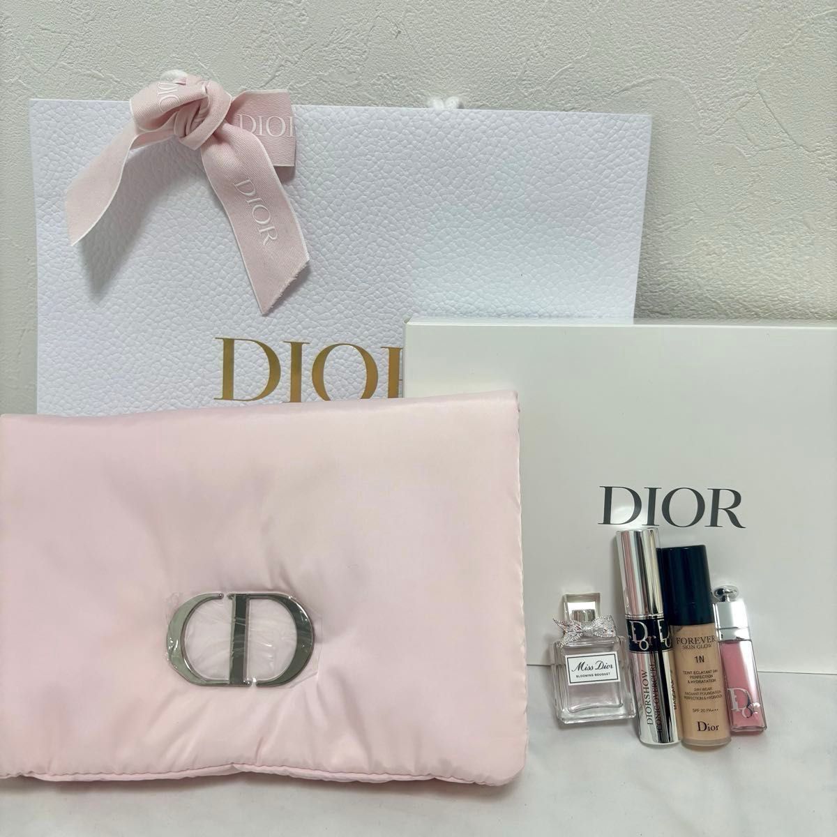 Dior【限定ノベルティ ポーチ】香水&ファンデーション&マスカラ Dior【限定ノベルティ ポーチ】香水&ファンデーション&マスカラ