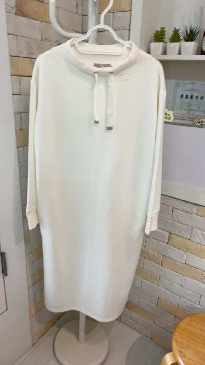 ロングワンピース ニットワンピース ワンピース白 ワンピース長袖 ゆったり 大きめ 未使用 新品 ナチュラルワンピース ストレッチ