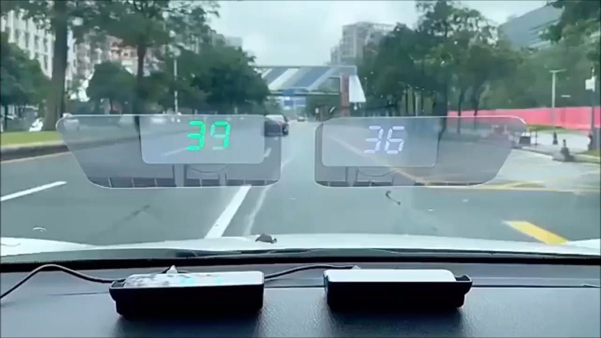 【新品】 スマート HUD GPS ヘッドアップディスプレイ 車速表示 USB電源 バッテリー不要 5V対応 ユニバーサルフィット
