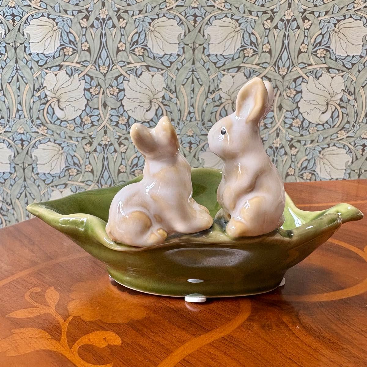 うさぎと葉っぱのお皿 陶器 作家 ボウル 中鉢 アクセサリー うさぎと葉っぱのお皿 陶器 作家 ボウル 中鉢 アクセサリー
