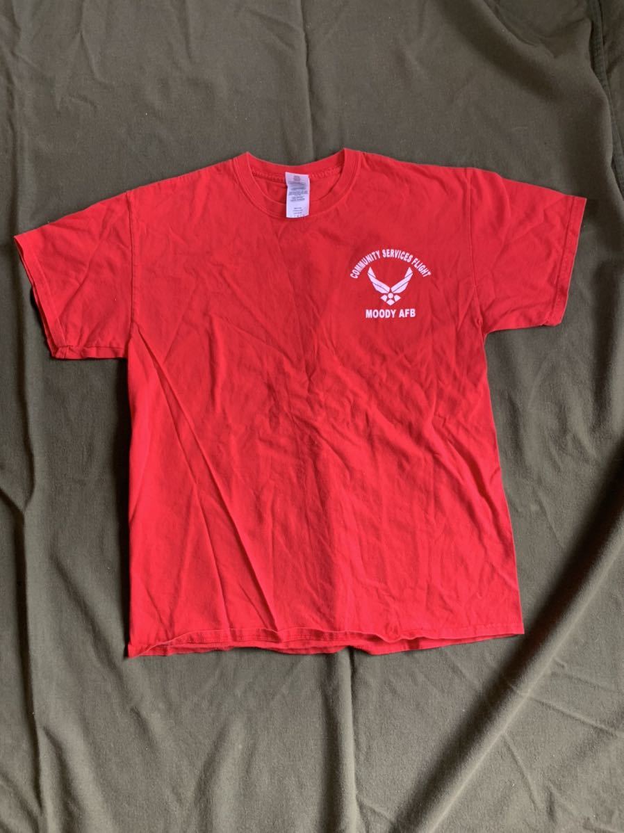  вооруженные силы США сброшенный товар футболка короткий рукав размер L красный Red COMMUNITY SERVICES FLIGHT MOODY AFB эмблема GILDAN USAF ВВС T