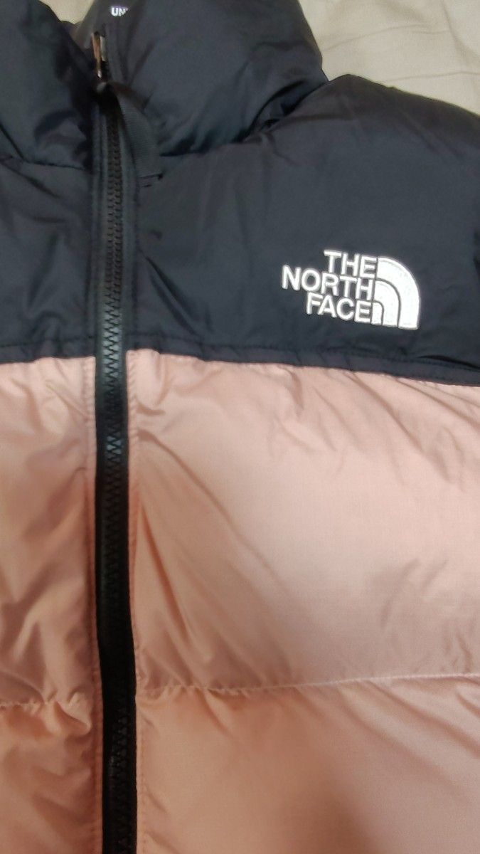 THE NORTH FACE ダウンベスト 黒 ピンク ノースフェイス 海外 THE NORTH FACE ダウンベスト 黒 ピンク ノースフェイス 海外
