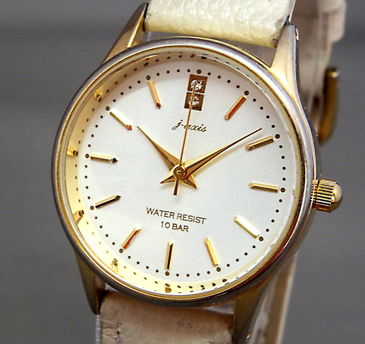 EU-0047■J-AXIS レディース腕時計 3針 白×ゴールドカラー 丸型 中古_画像1