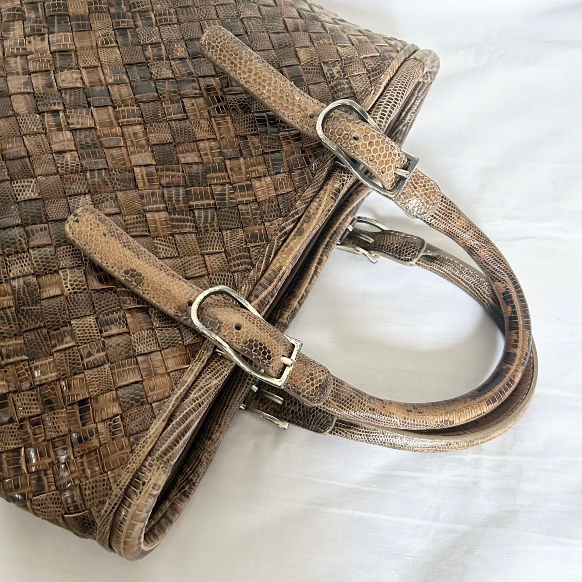美品 BOTTEGA VENETA ハンドバッグ イントレチャート リザード 美品 BOTTEGA VENETA ハンドバッグ イントレチャート リザード