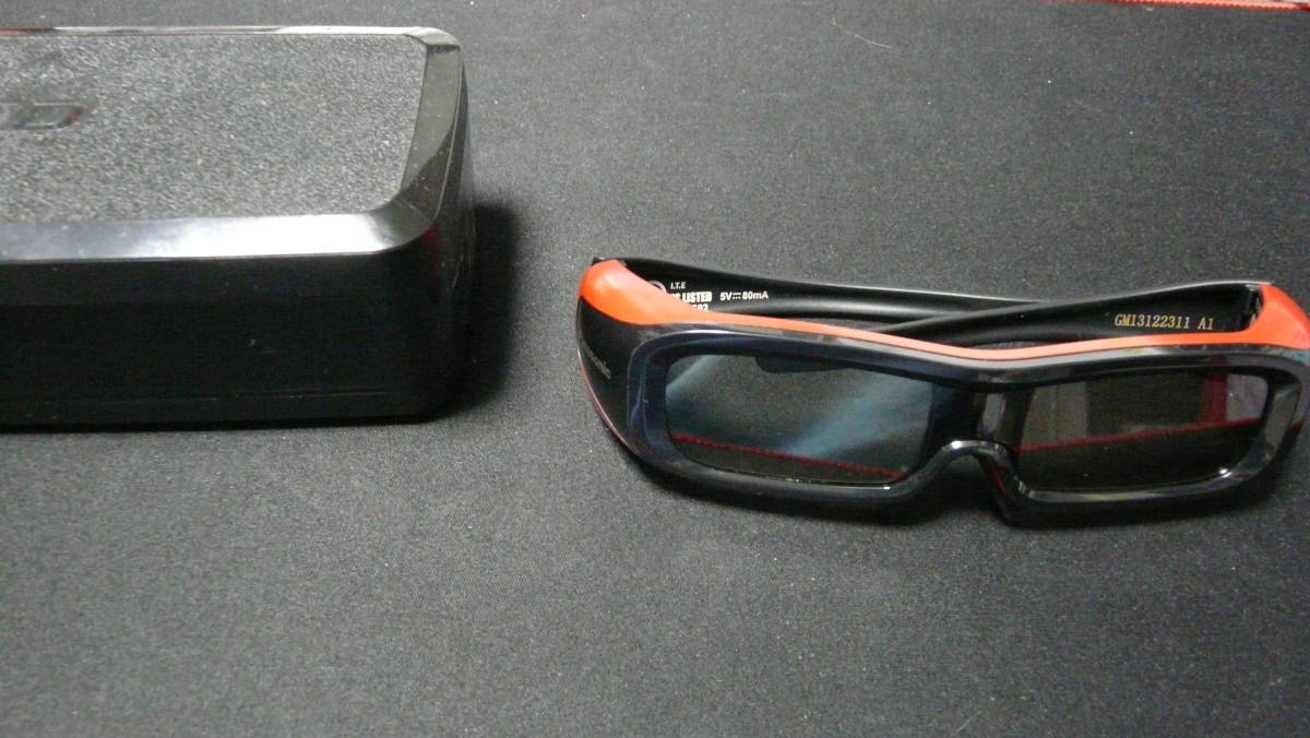3Dグラス TY-EW3D2S （Sサイズ） Panasonic パナソニック 充電式 3Dメガネ　ケースつき　E340592　赤、レッド_画像1
