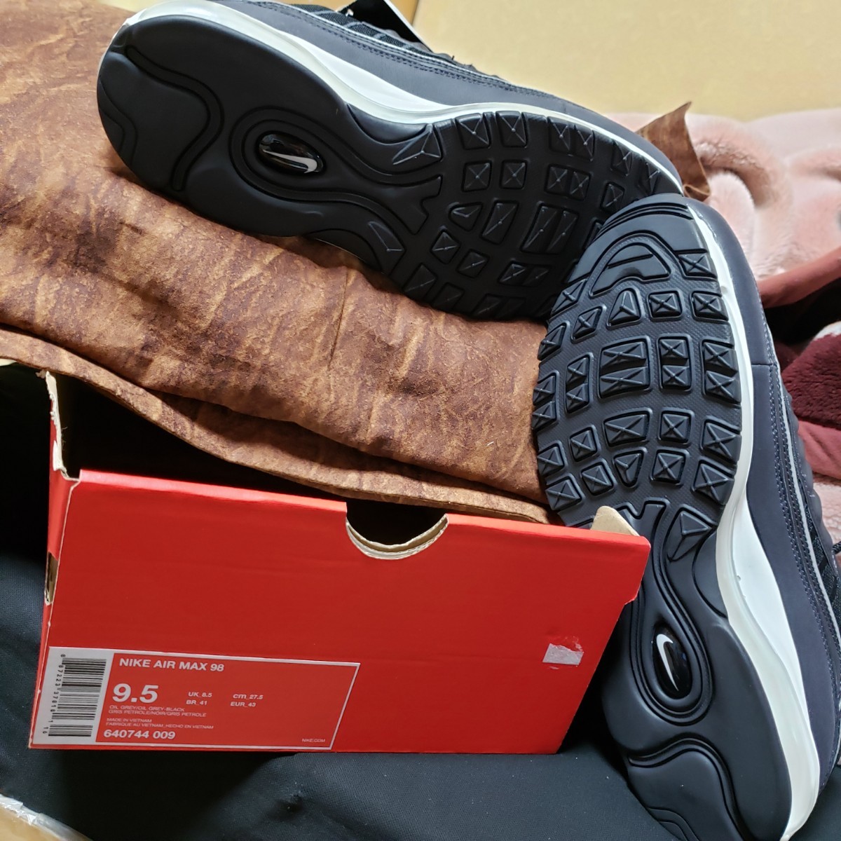 新品 黒タグ元箱付 NIKE ナイキ AIRMAX エアマックス 98 黒×白 新品 黒タグ元箱付 NIKE ナイキ AIRMAX エアマックス 98 黒×白