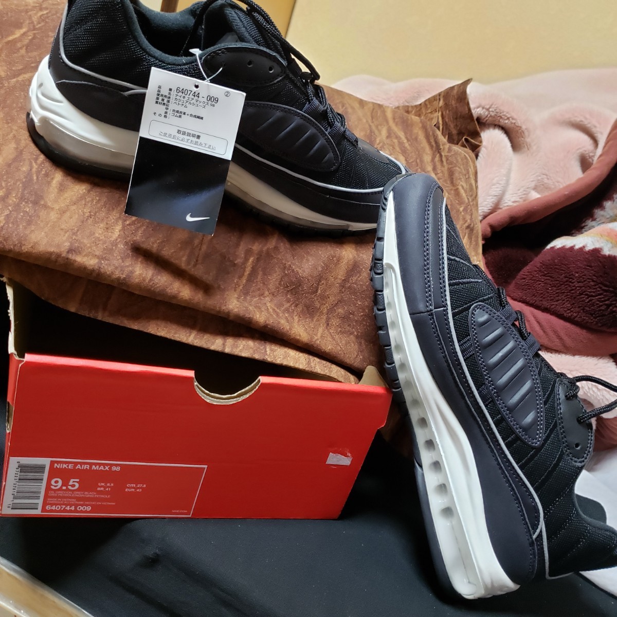 新品 黒タグ元箱付 NIKE ナイキ AIRMAX エアマックス 98 黒×白 新品 黒タグ元箱付 NIKE ナイキ AIRMAX エアマックス 98 黒×白