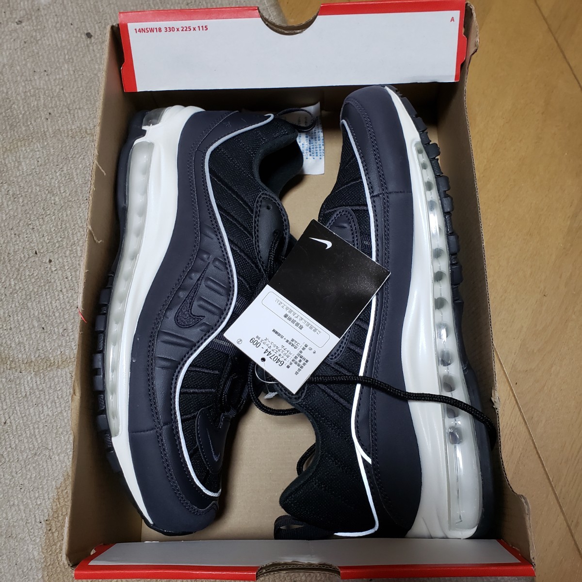 新品 黒タグ元箱付 NIKE ナイキ AIRMAX エアマックス 98 黒×白 新品 黒タグ元箱付 NIKE ナイキ AIRMAX エアマックス 98 黒×白