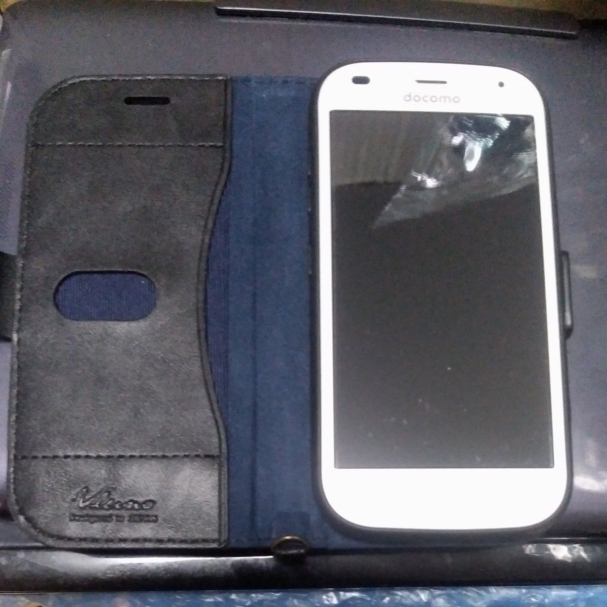 NTTドコモ らくらくスマートフォンF-42A ホワイト 未使用ケｰス