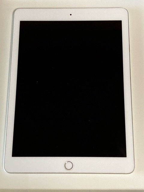 1円~ Apple au SIMフリー iPad (第6世代) シルバー 128GB 1円~ Apple au SIMフリー iPad (第6世代) シルバー 128GB