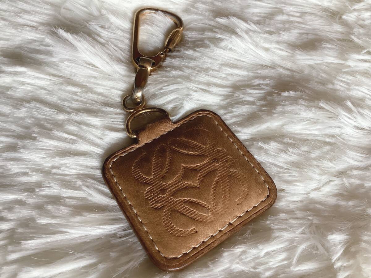 LOEWE ロエベ アナグラム 本革 キーリング レザー キーホルダー LOEWE ロエベ アナグラム 本革 キーリング レザー キーホルダー