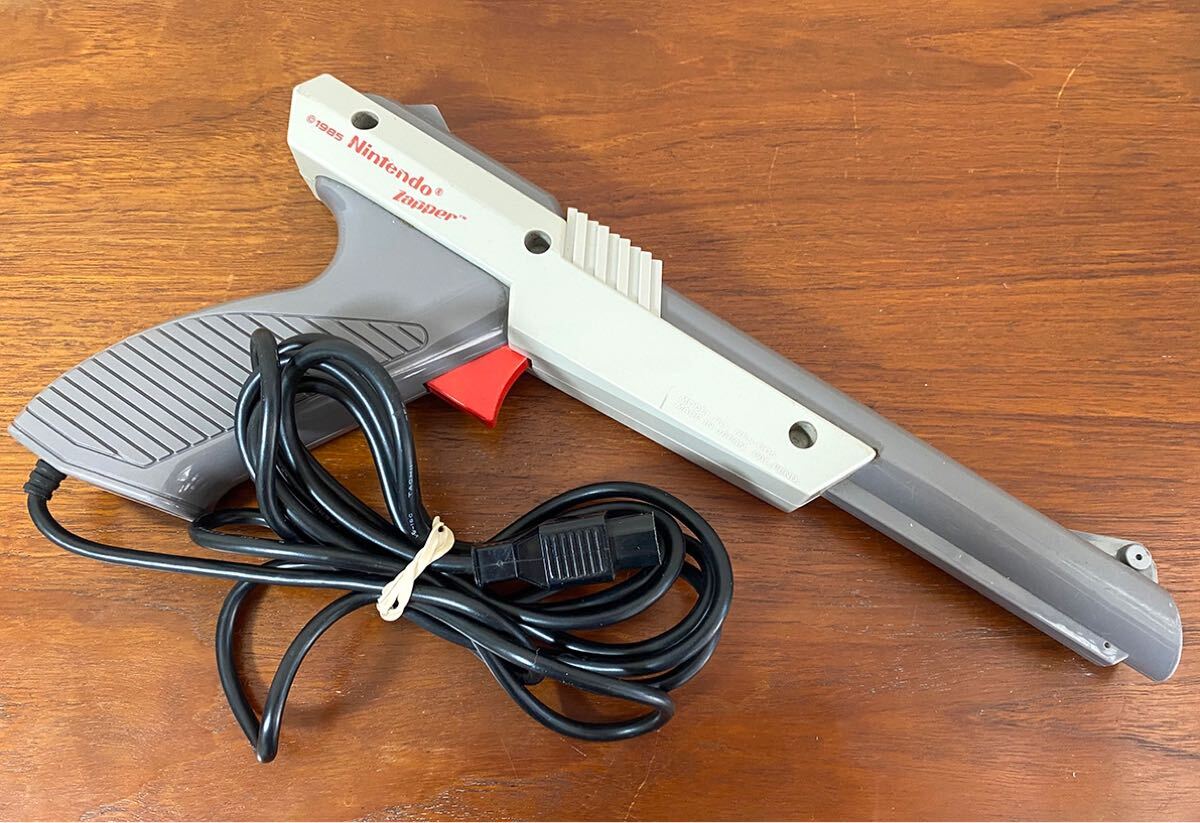 Nintendo NES Zapper 海外版ファミコン用 1985年當(dāng)時(shí)物 光線銃 任天堂 純正品 （グレー）中古品 検索スプラトゥーン3 N-ZAP85 黒ザップ　p
